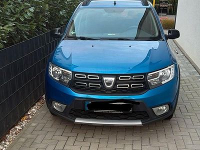 Blau Gebraucht 2020 Dacia Sandero Celebration Limousine | 9.850 € (Fairer Preis)