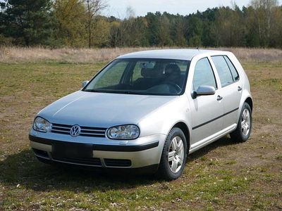 Usata VW Golf IV 101 CV (74 kW) 2002 Argento Berlina