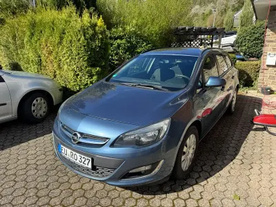 Gebraucht Opel Astra Active 140 PS (102 kW) 2013 Blau Kombi