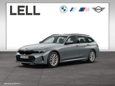 Grau Gebraucht 2024 BMW 330e M Sport Kombi | 50.850 € (Etwas zu teuer)
