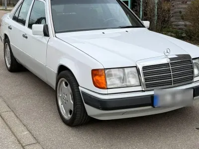 Gebraucht Mercedes E220 150 PS (110 kW) 1994 Weiß Limousine