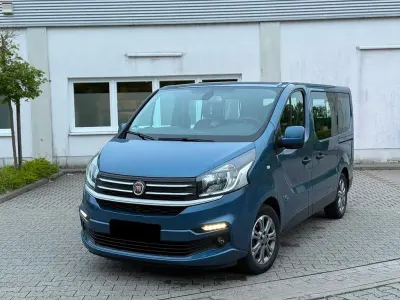 Gebraucht Fiat Talento Family 145 PS (106 kW) 2017 Blau Van / Kleinbus