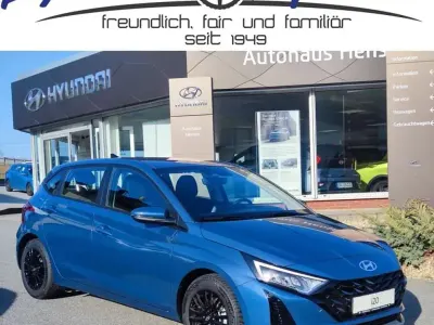 Gebraucht Hyundai i20 Comfort 101 PS (74 kW) 2025 Vibrant blue Kleinwagen
