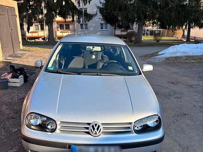 Grau Gebraucht 2002 VW Golf IV Kleinwagen | 3.000 € (Etwas zu teuer)
