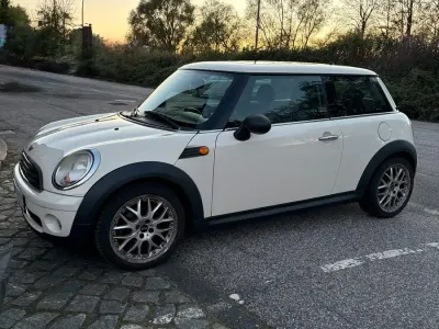 Usata Mini Cooper 98 CV (72 kW) 2010 Beige Utilitaria