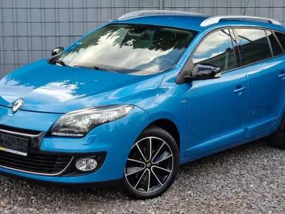Gebraucht Renault Mégane III Bose Edition 140 PS (102 kW) 2013 Blau Limousine