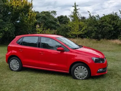 Gebraucht VW Polo Trendline 60 PS (44 kW) 2015 Rot Limousine