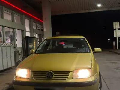 Gebraucht VW Bora 102 PS (75 kW) 2000 Gold Kleinwagen
