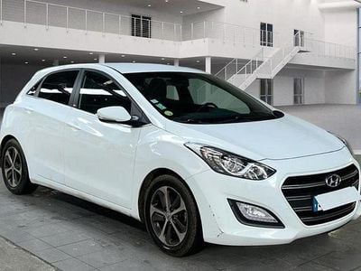 Weiß Gebraucht 2016 Hyundai i30 Edition Limousine | 7.303 € (Fairer Preis)