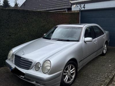 Mercedes E200