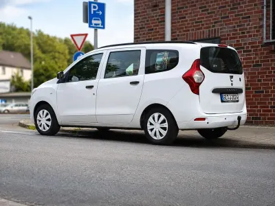 Gebraucht Dacia Lodgy 83 PS (61 kW) 2014 Weiß Van / Kleinbus