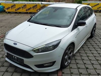Weiß Gebraucht 2018 Ford Focus ST-Line Limousine | 13.999 € (Fairer Preis)