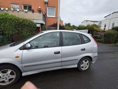 Nissan Almera Tino