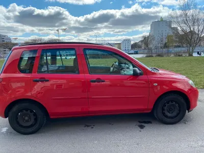 Gebraucht Mazda 2 75 PS (55 kW) 2003 Rot Kleinwagen