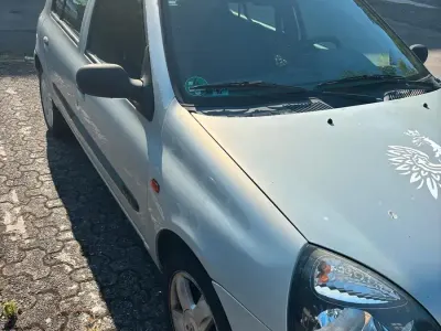 Gebraucht Renault Clio 75 PS (55 kW) 2002 Silber Kleinwagen