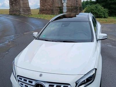 Gebraucht Mercedes GLA180 Urban 122 PS (89 kW) 2019 Weiß SUV