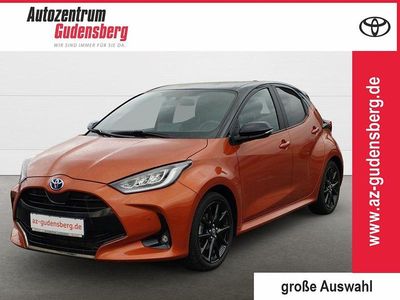 Gebraucht Toyota Yaris Hybrid Style 116 PS (85 kW) 2022 4r8)/ black mica (209) (orange Kleinwagen