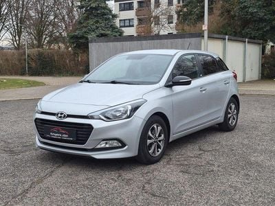 Gebraucht Hyundai i20 Passion 84 PS (61 kW) 2018 Silber Limousine