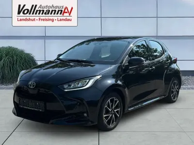 Gebraucht Toyota Yaris Hybrid Team 116 PS (85 kW) 2022 Schwarz Limousine