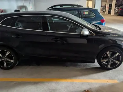 Gebraucht Volvo V40 R-Design 152 PS (111 kW) 2019 Schwarz Limousine