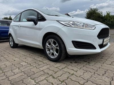 Gebraucht Ford Fiesta Trend 60 PS (44 kW) 2016 Weiß Kleinwagen