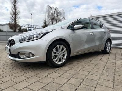 Gebraucht Kia Ceed DREAM-TEAM Edition 99 PS (72 kW) 2015 Silber Kleinwagen