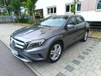 Gebraucht Mercedes GLA180 Urban 122 PS (89 kW) 2015 Grau SUV