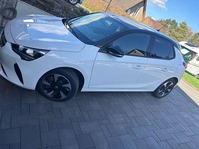 Second-hand Opel Corsa-e 100 kW (136 CP) 2022 Alb Hatchback