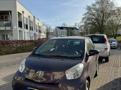 Gebraucht Toyota iQ 68 PS (50 kW) 2010 Violet Kleinwagen