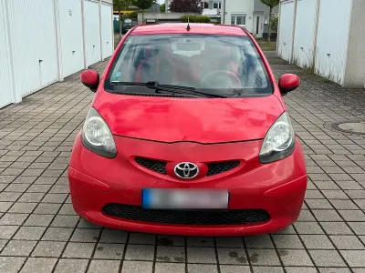 Gebraucht Toyota Aygo 68 PS (50 kW) 2008 Rot Kleinwagen