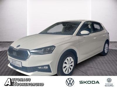 gebraucht Skoda Fabia 1.0 Essence KLIMA PDC FSE LED NEUWAGEN 59K