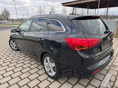 Gebraucht Kia Ceed Sportswagon Spirit 128 PS (94 kW) 2014 Schwarz Kombi