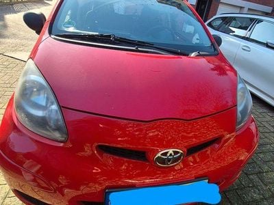 Gebraucht Toyota Aygo 68 PS (50 kW) 2010 Rot Kleinwagen