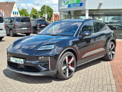 Gebraucht Porsche Macan 469 kW (639 PS) 2024 Tiefschwarz SUV