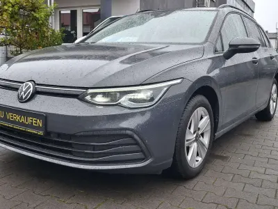 Gebraucht VW Golf VIII Life 150 PS (110 kW) 2021 Delfingrau Kombi