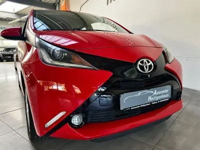 Gebraucht Toyota Aygo X-play 69 PS (50 kW) 2017 Rot Kleinwagen