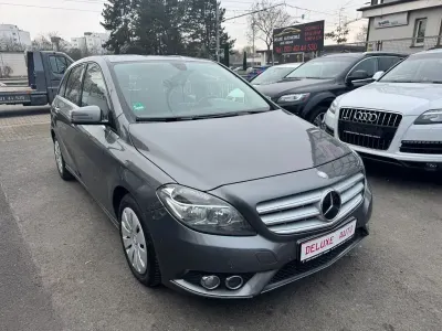 Gebraucht Mercedes B180 109 PS (80 kW) 2013 Grau Van / Kleinbus