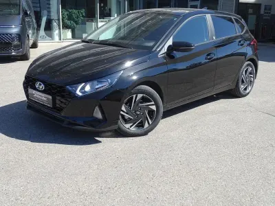 Gebraucht Hyundai i20 Edition 30 101 PS (74 kW) 2022 Phantom black Kleinwagen