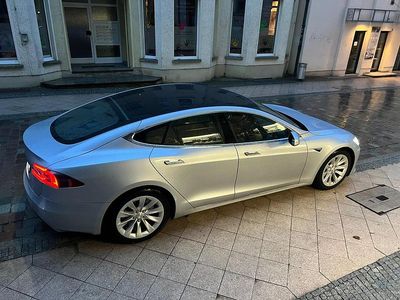 Begagnad Tesla Model S 11 kW (15 HK) 2017 Silver Halvkombi