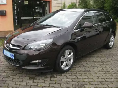 Gebraucht Opel Astra Energy 140 PS (102 kW) 2014 Braun Kombi