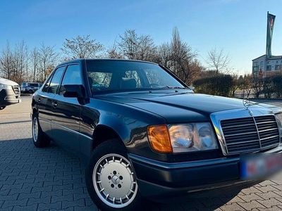 Gebraucht Mercedes E200 122 PS (89 kW) 1991 Schwarz Limousine
