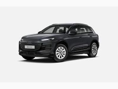 Neu Audi Q6 e-tron Ambiente 185 kW (252 PS) 2025 Grau (magnetgrau) SUV