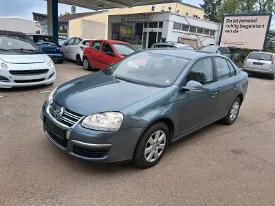 Gebraucht VW Jetta 102 PS (75 kW) 2006 Grün Limousine