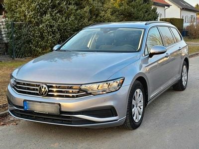 Gebraucht VW Passat 122 PS (89 kW) 2023 Silber Kombi