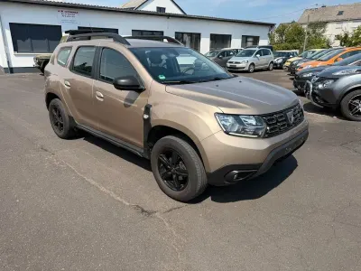 Gebraucht Dacia Duster Comfort 114 PS (83 kW) 2018 Gold SUV