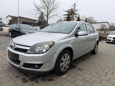 Usata Opel Astra Edition 105 CV (77 kW) 2005 Argento Berlina