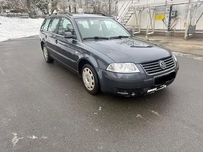 Schwarz Gebraucht 2001 VW Passat Kombi | 990 € (Superpreis)