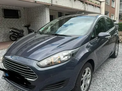Gebraucht Ford Fiesta 80 PS (58 kW) 2013 Blau Kleinwagen