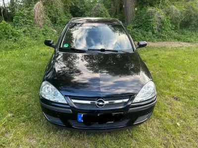 Używany Opel Corsa 75 KM (55 kW) 2004 Czarny Hatchback