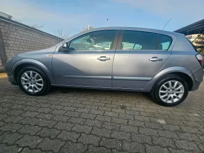 Gebraucht Opel Astra 105 PS (77 kW) 2004 Grau Limousine